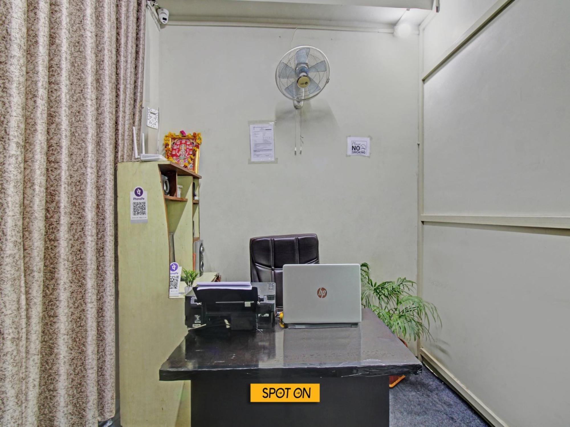 Hotel O G.K Lodging And Guest House Sakardarā エクステリア 写真